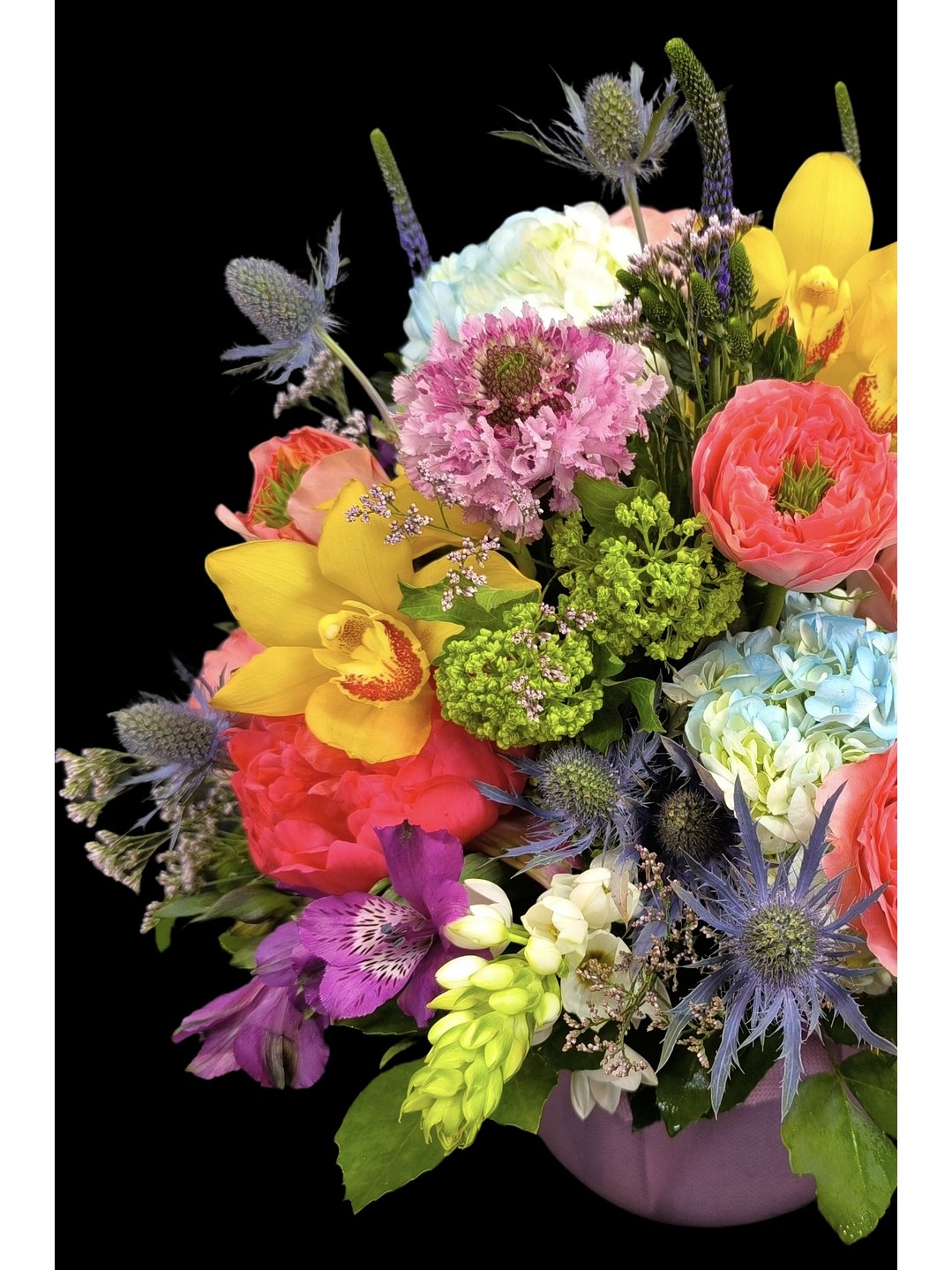 Centro de mesa en tono primaveral en pecera 2