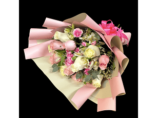 Ramo de 12 rosas blancas y rosadas y flores de complemento 