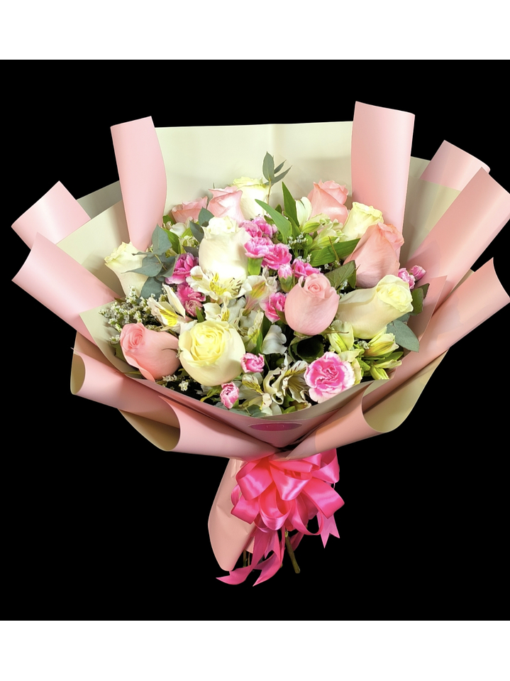 Ramo de 12 rosas blancas y rosadas y flores de complemento  2