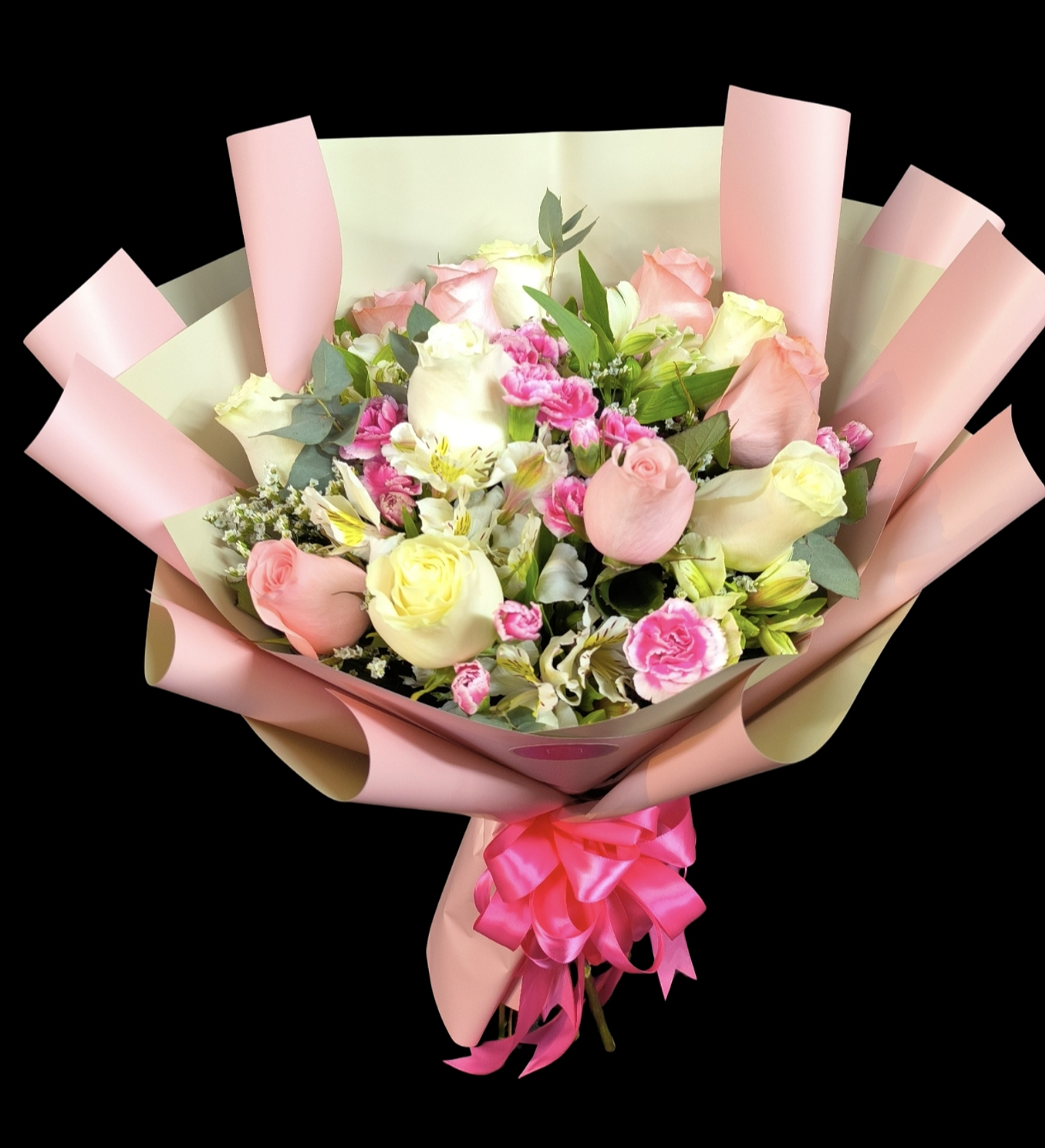 Ramo de 12 rosas blancas y rosadas y flores de complemento  2