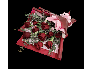 Ramo de rosas rojas y tulipanes 