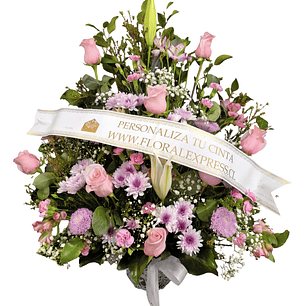 Arrimo mediano rosado de condolencias con cinta personalizada