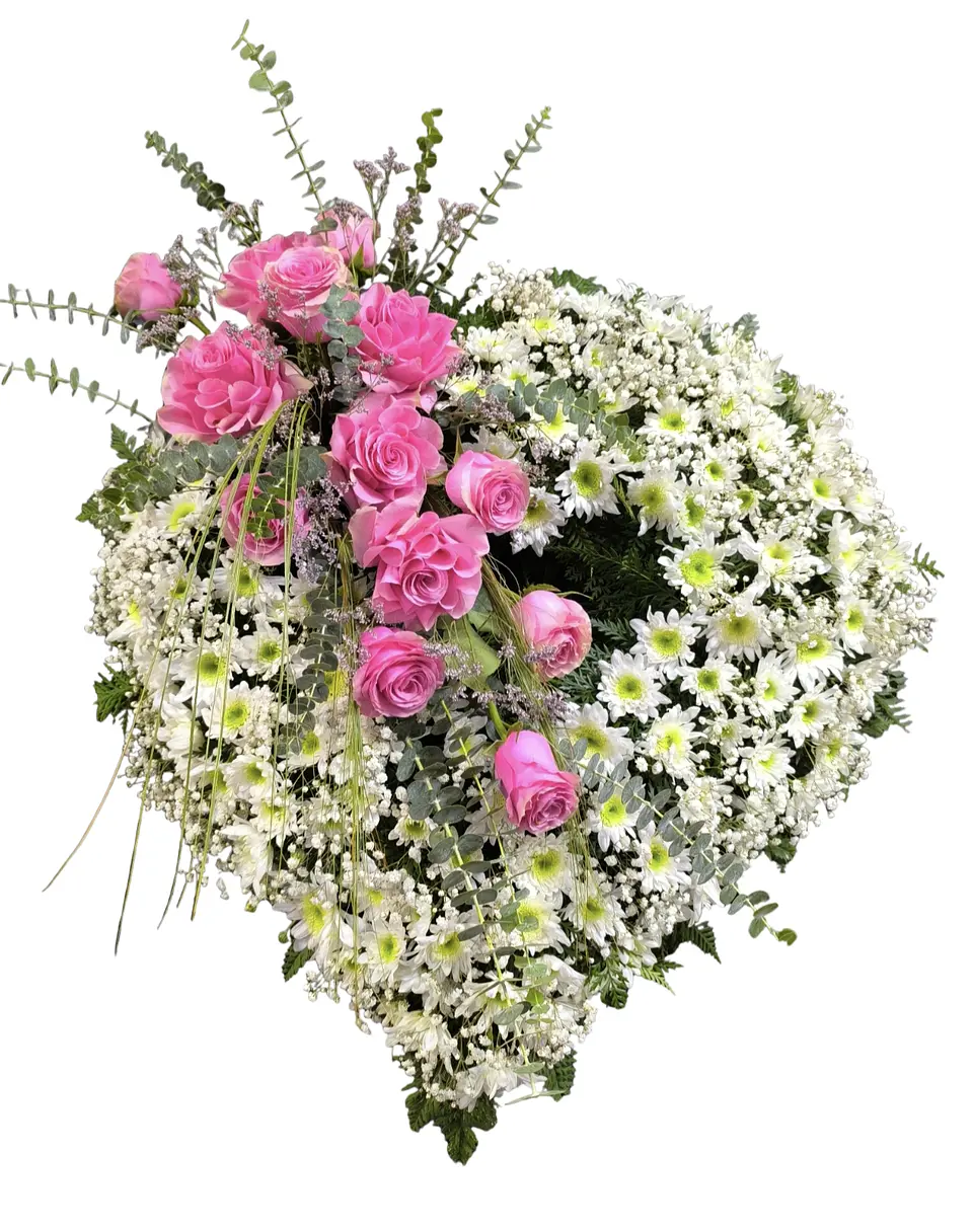Corazón blanco con moño de rosas rosadas  1
