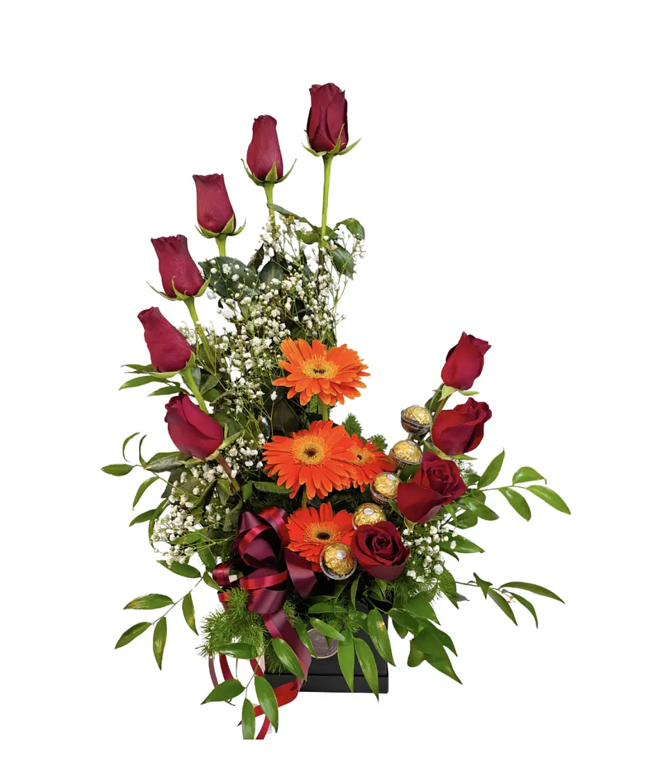 Medialuna de rosas, gerberas  y bombones  1