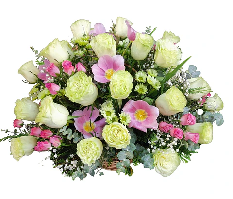Cesta de 50 rosas, mini rosas y tulipanes 