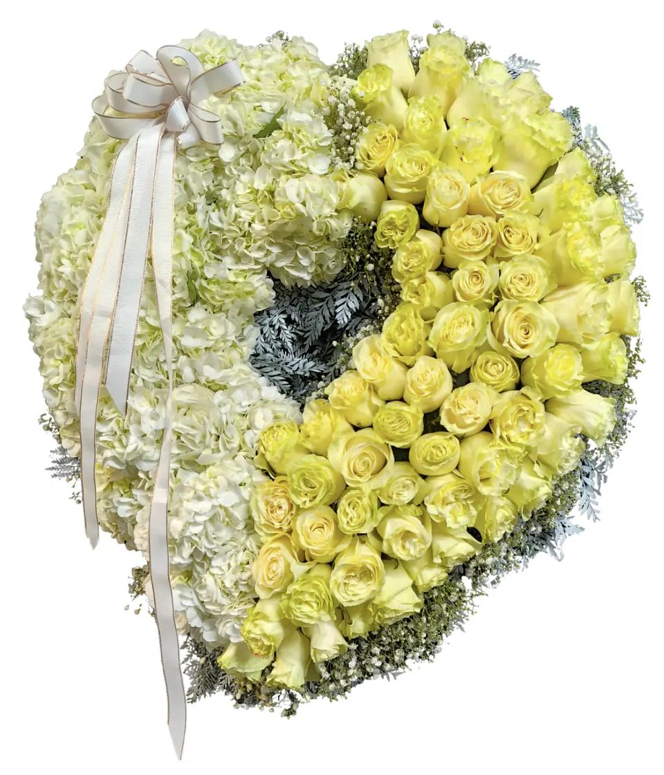 Gran corazón de Rosas y hortensias blancas  1