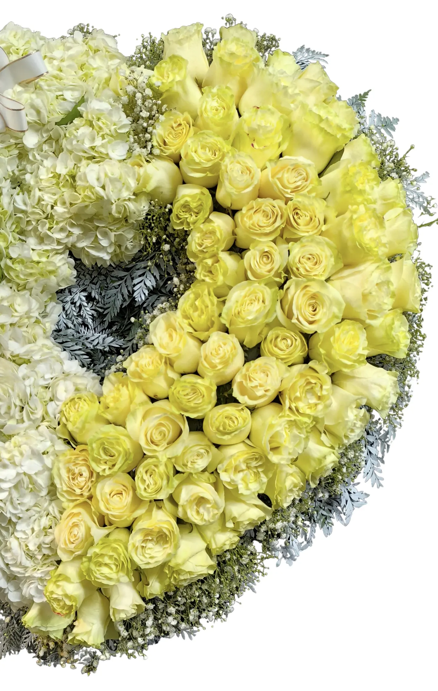 Gran corazón de Rosas y hortensias blancas  3