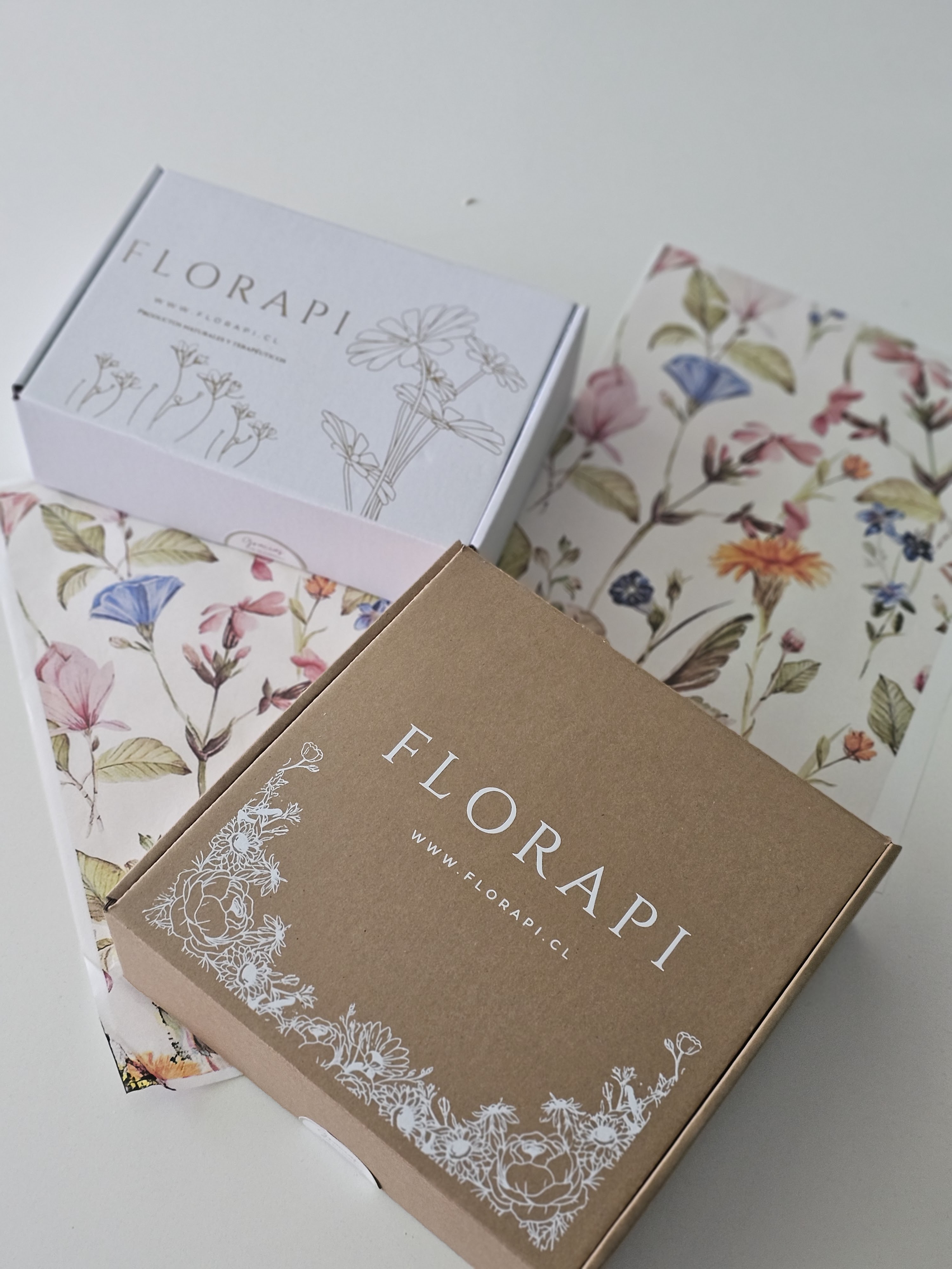 Cajita para regalo 20x20 color café letras blancas