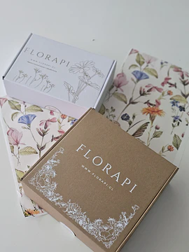 Cajita para regalo 20x20 color café letras blancas