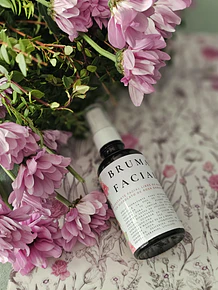 Bruma facial con rosa damascena y geranio