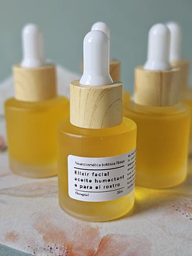 Elixir facial con aceites vegetales y esenciales.