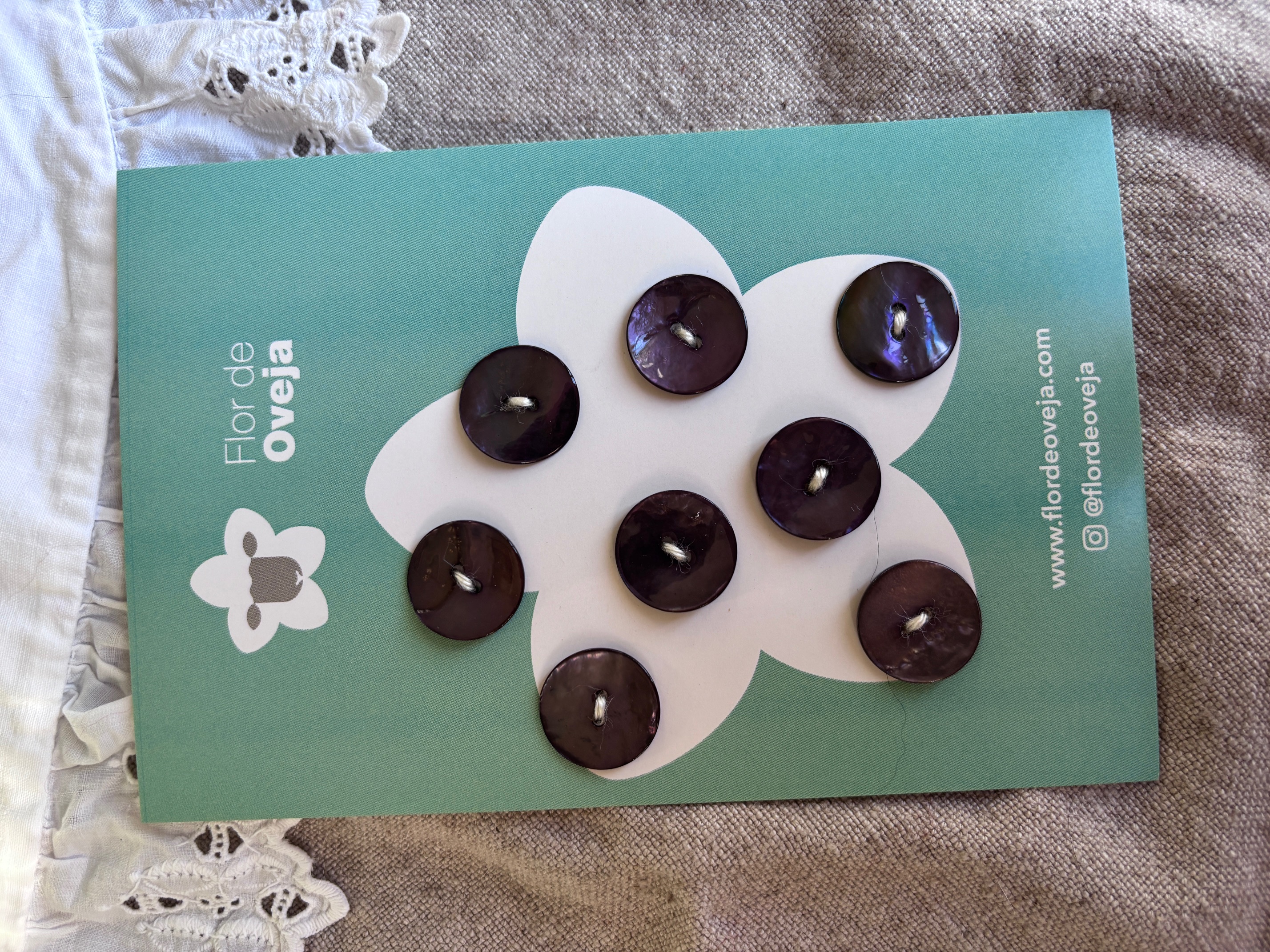 Set de 8 botones de nácar púrpura oscuro 17 mm