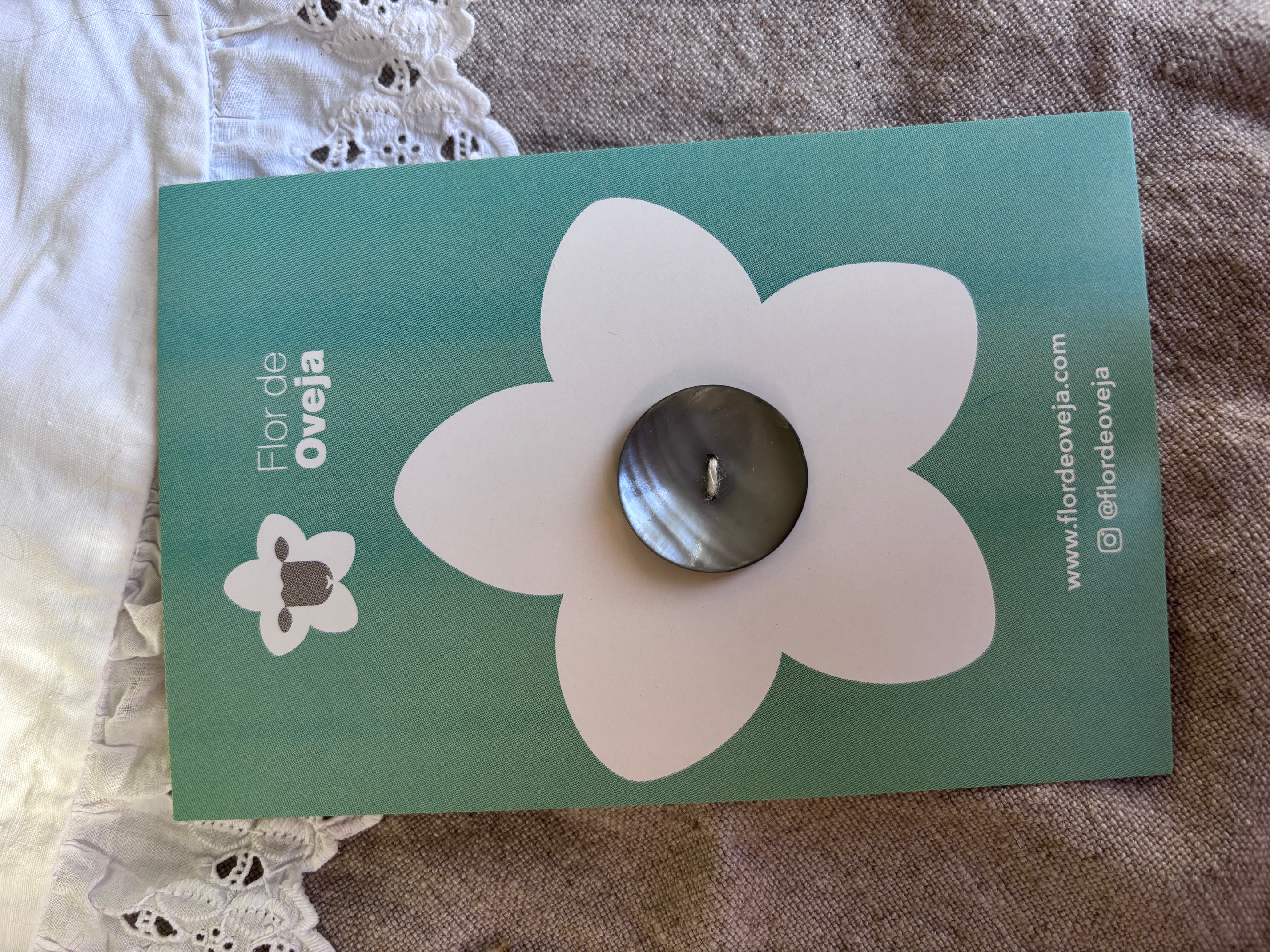 Botón Nácar gris claro 27 mm