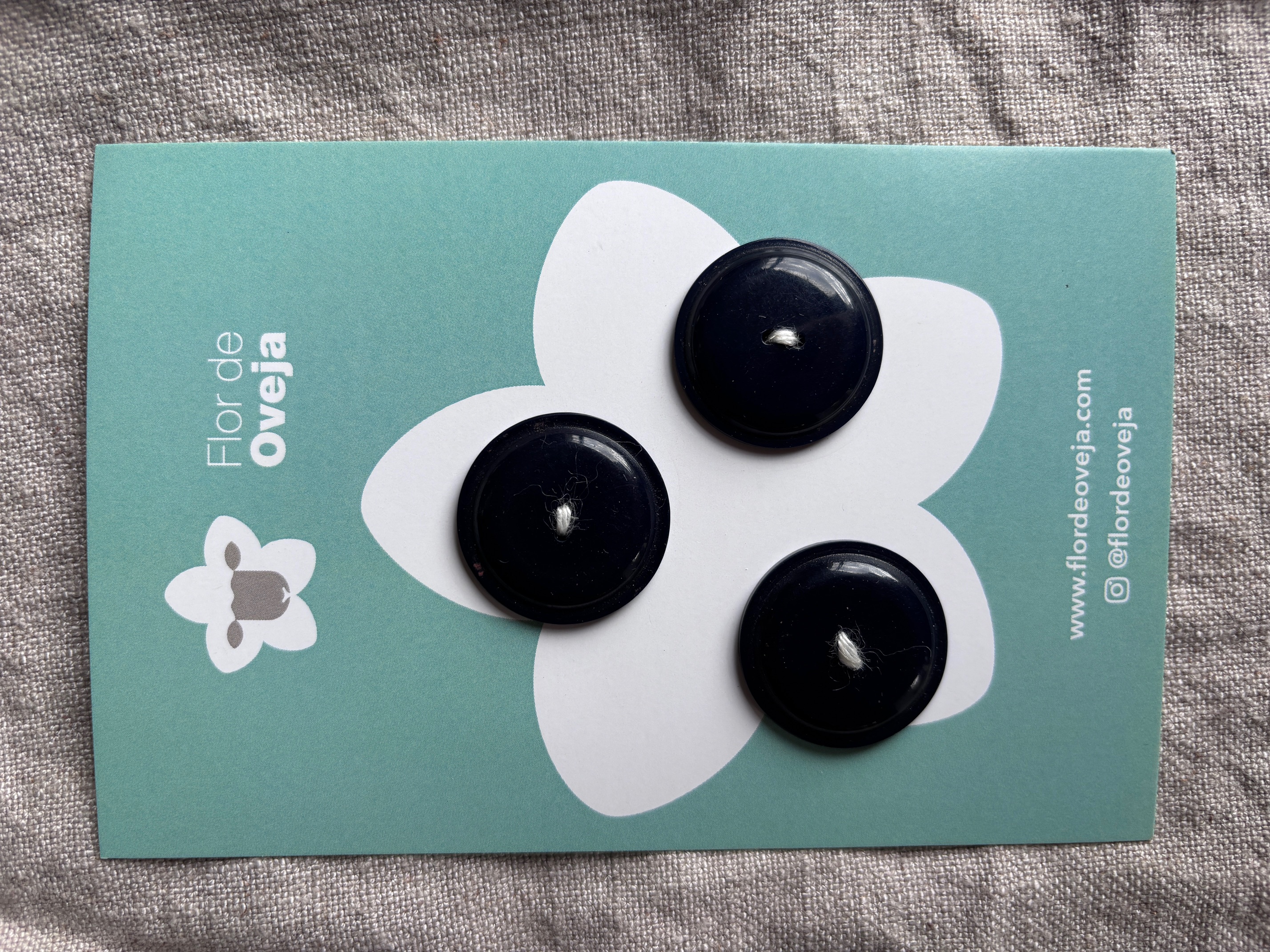 Set de 3 botones color azul marino de 28 mm