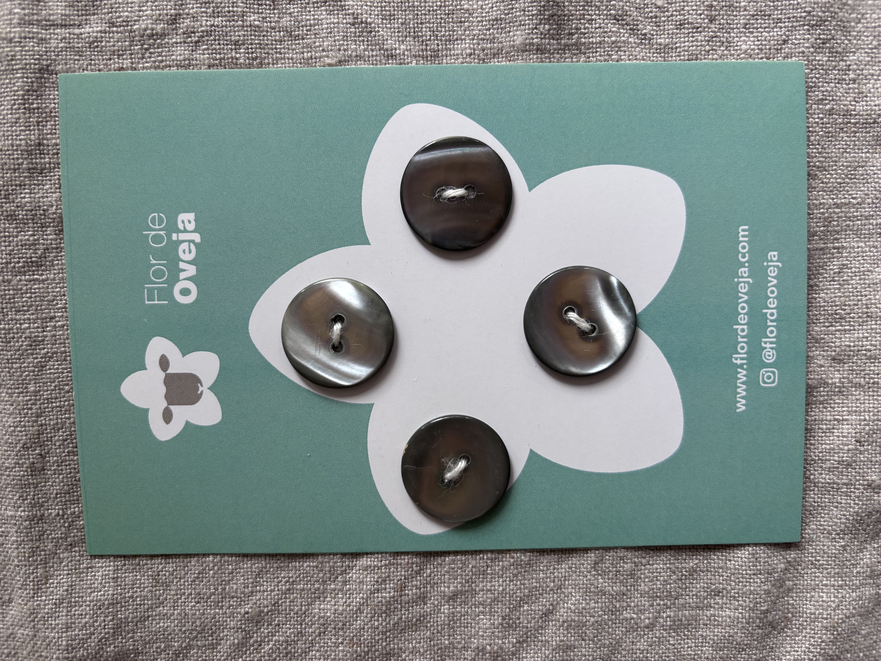 Set 4 botones nácar gris 20 mm