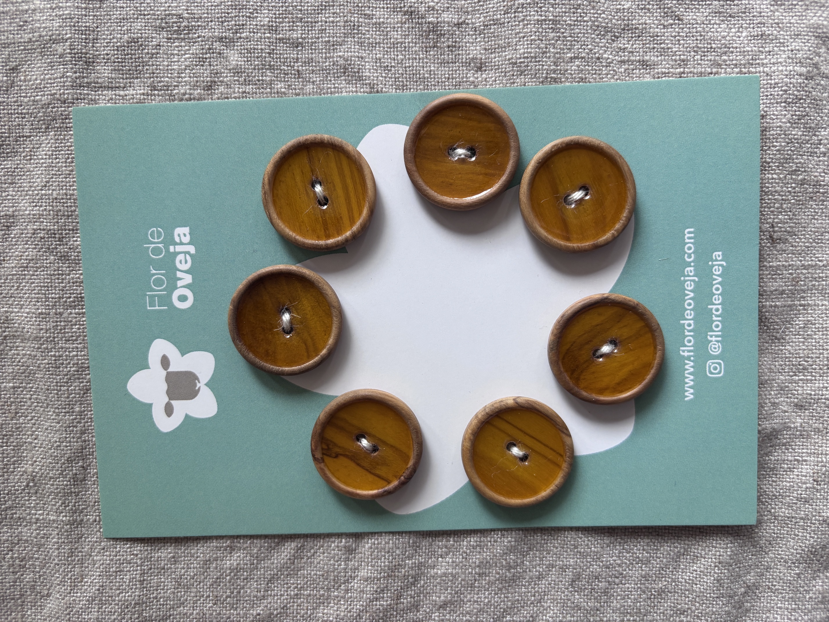 Set de 7 botones de madera esmaltada 23 mm