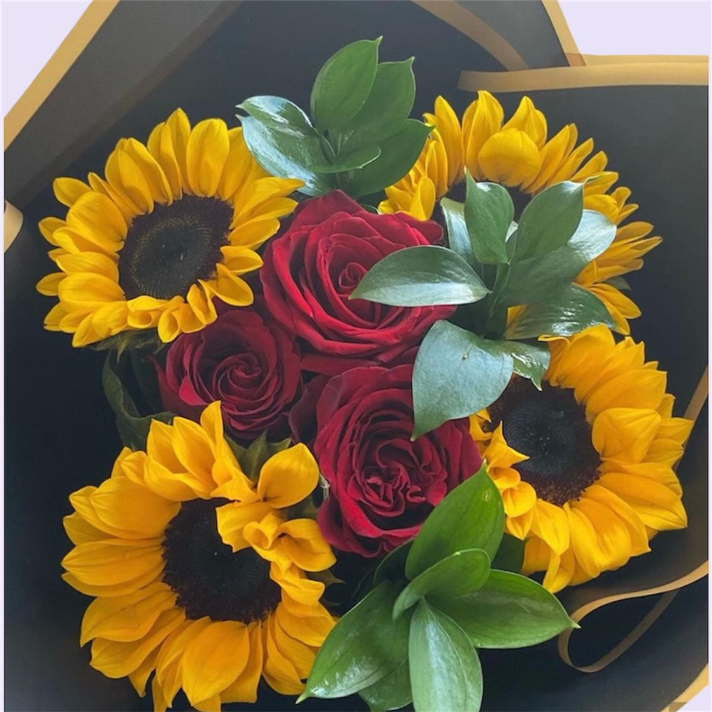 Ramo 4 Girasoles y 3 Rosas