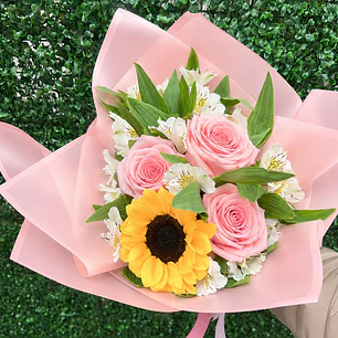 Ramo Alegre (rosas rosadas, astromelias y girasol)