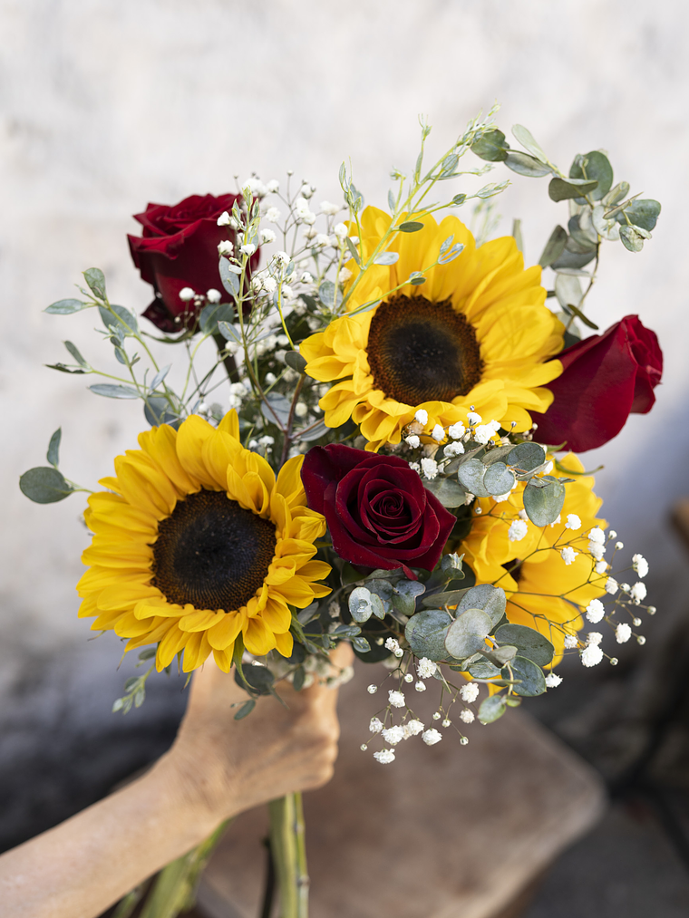 Ramo de Girasoles y Rosas 4