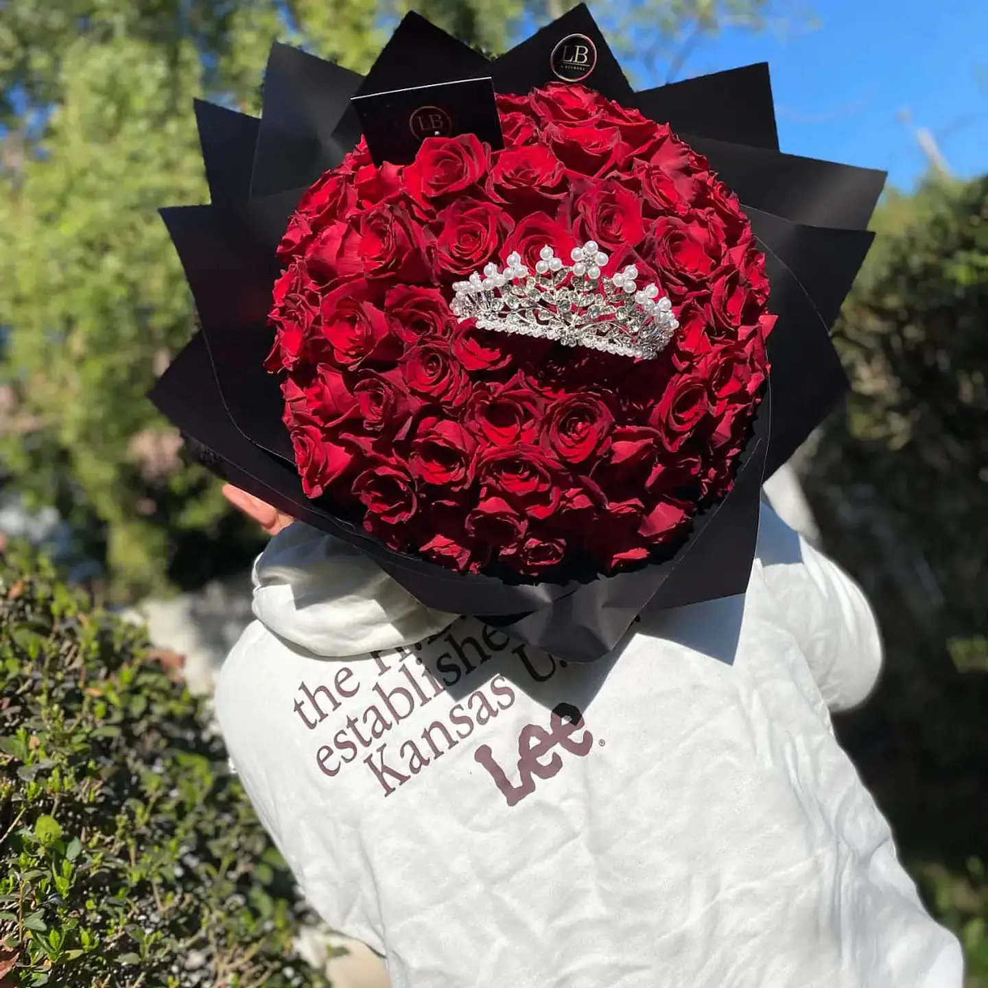 Ramo 100 rosa con corona 1