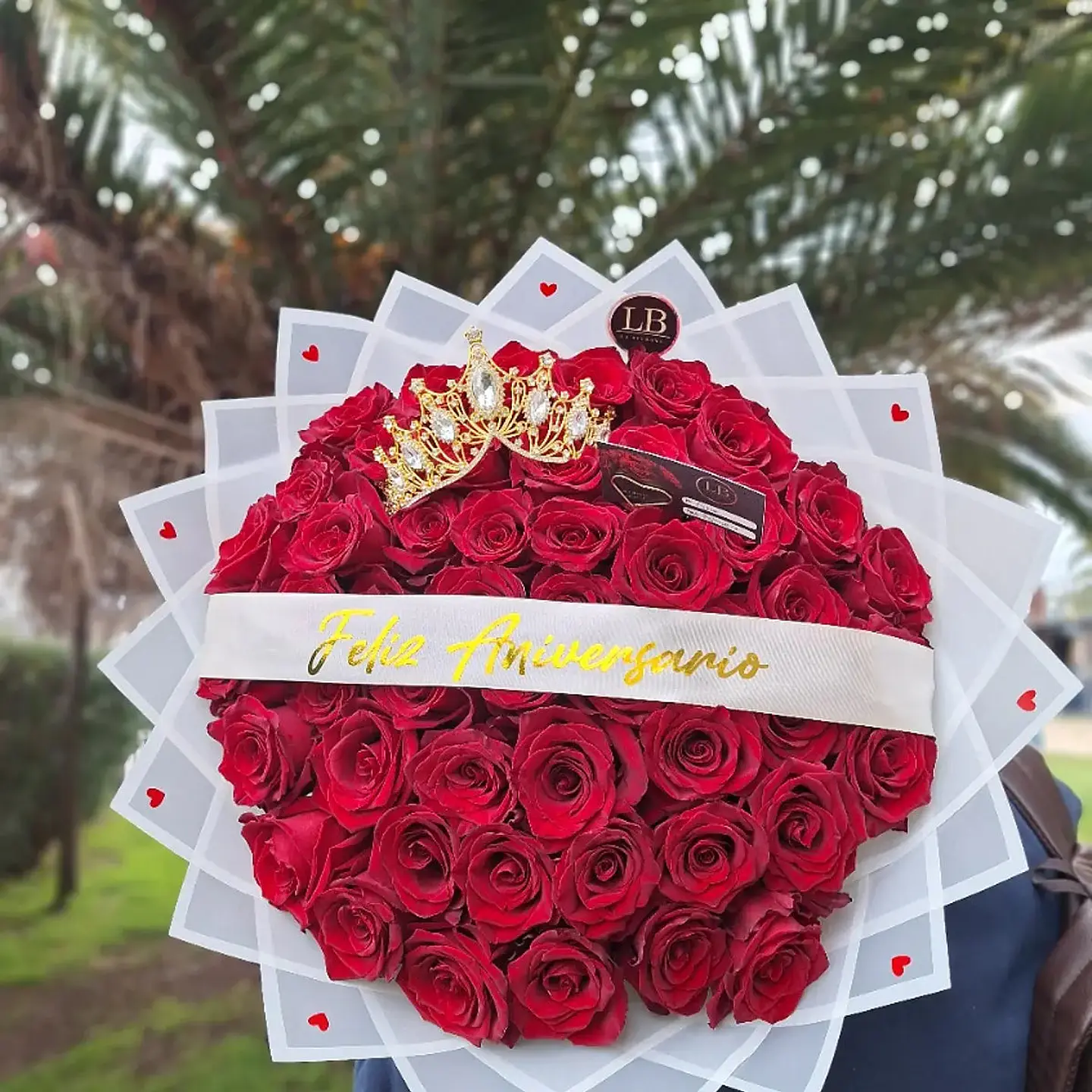 Ramo 50 Rosas Naturales con Corona 1