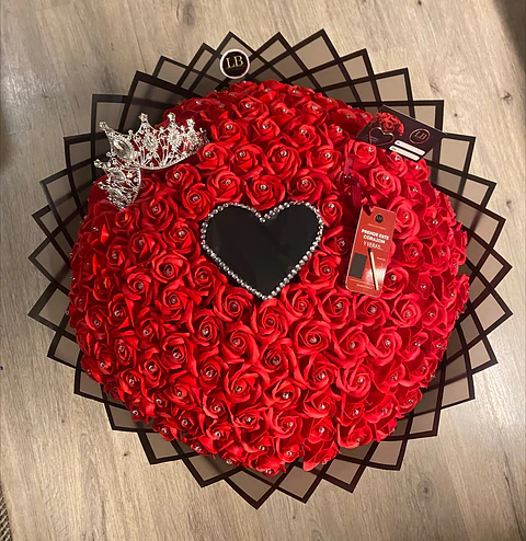 Ramo de 150 rosas eternas  de fuego 🔥