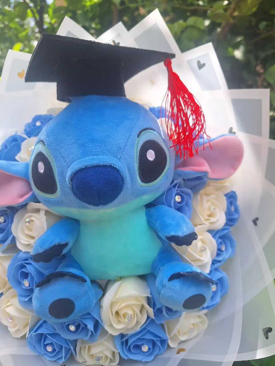 Ramo de Stitch Graduado con 19 Rosas Eternas 🎓💙 2