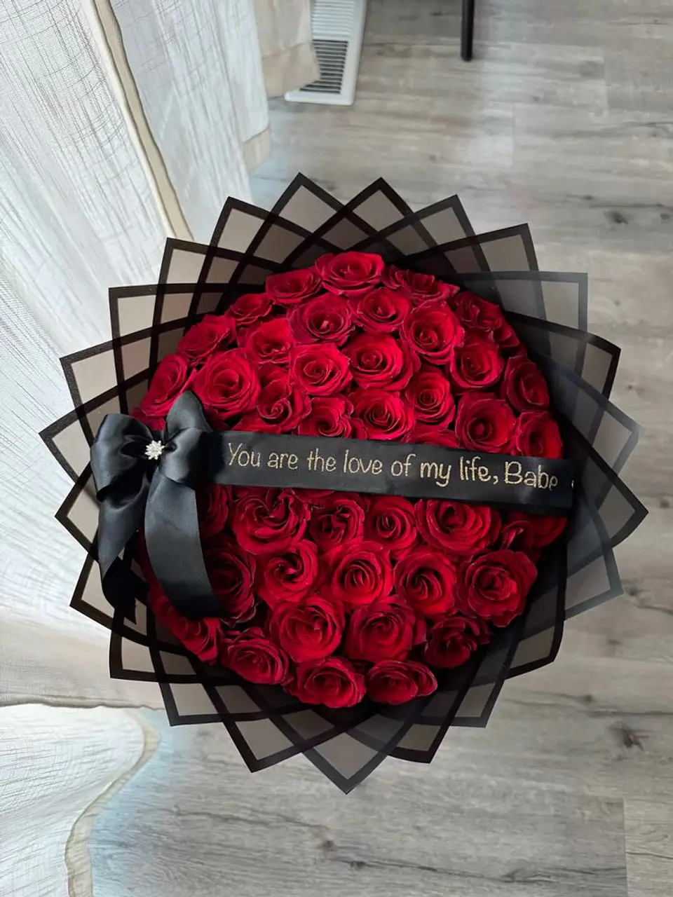 Ramo de rosas naturales con mensaje personalizado  4
