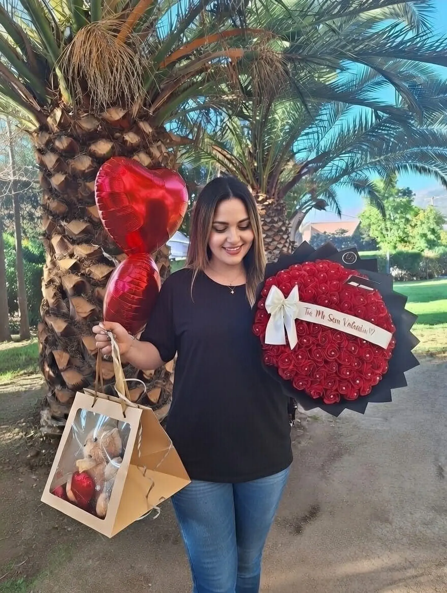Ramo de 100 rosas eternas + globos + oso  1