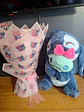 Ramo de 50 Rosas eterna + peluche stitch  - Miniatura 2