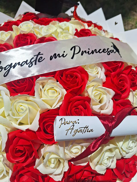 Ramo de 150 Rosas Eternas Graduación