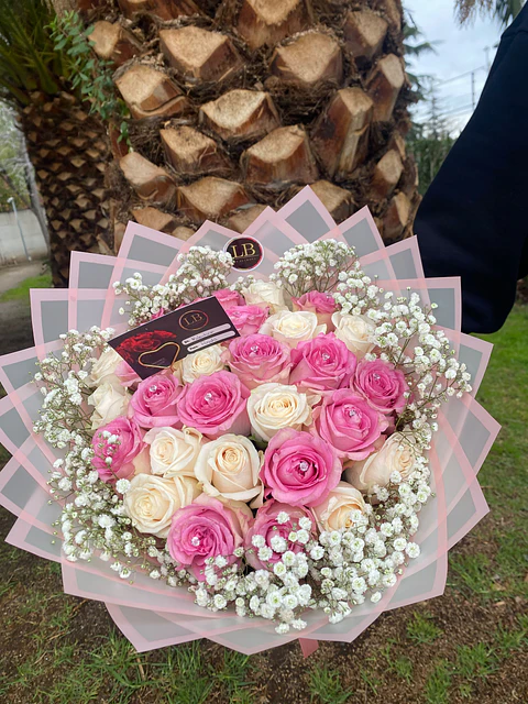 Ramo de Rosas rosadas y blancas