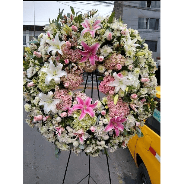 Corona tono Rosado con Rosas y Llium