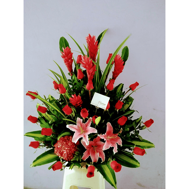 Arreglo Floral con Rosas , Lilium y Ginger