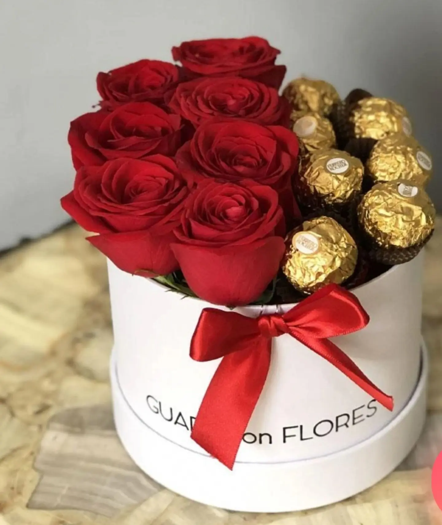 Caja de Rosas y Chocolates 1