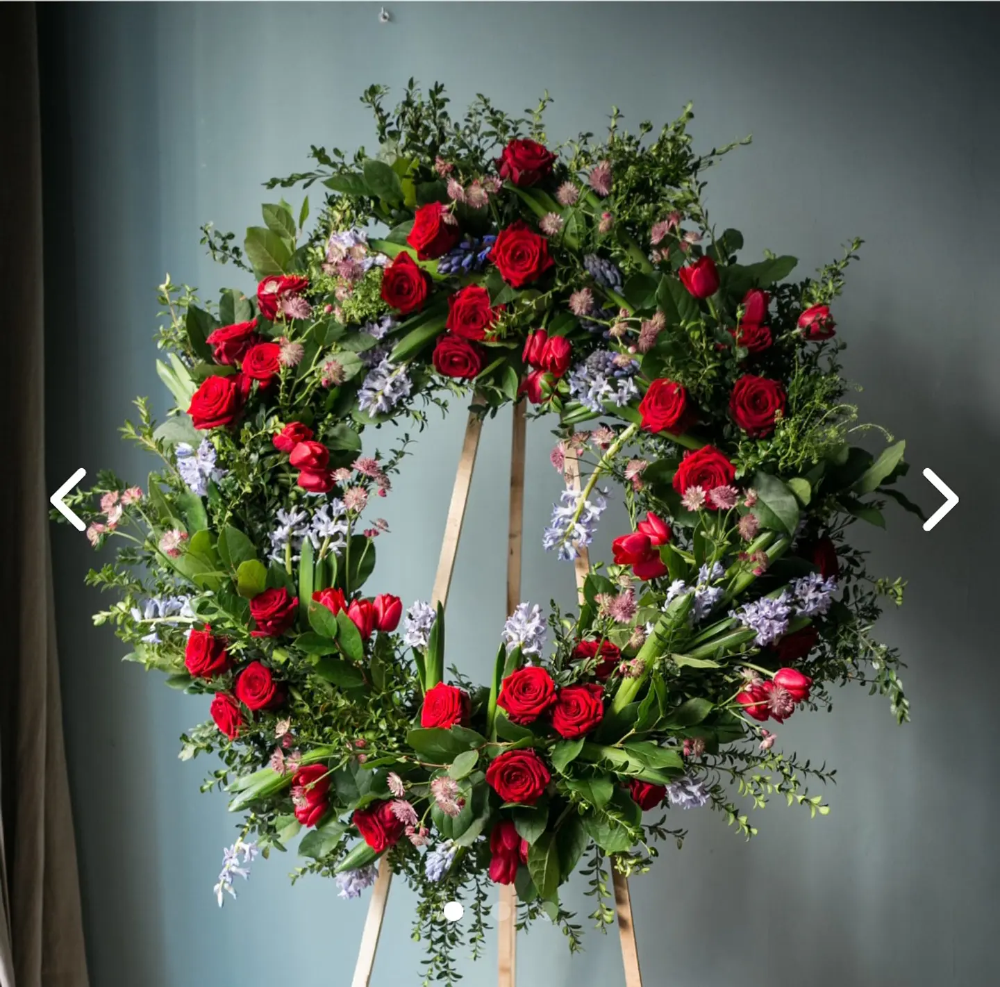 Corona funeraria British Style Rosas Rojas 1