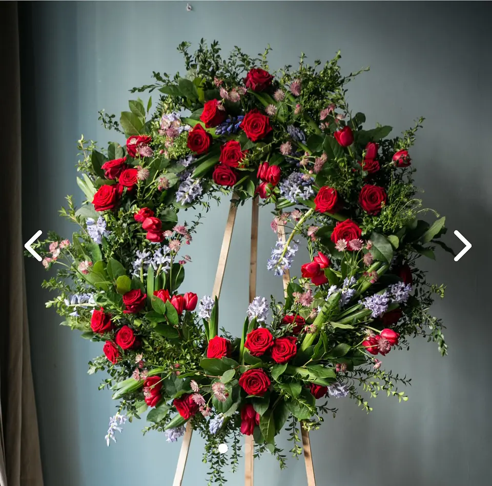 Corona funeraria British Style Rosas Rojas 1