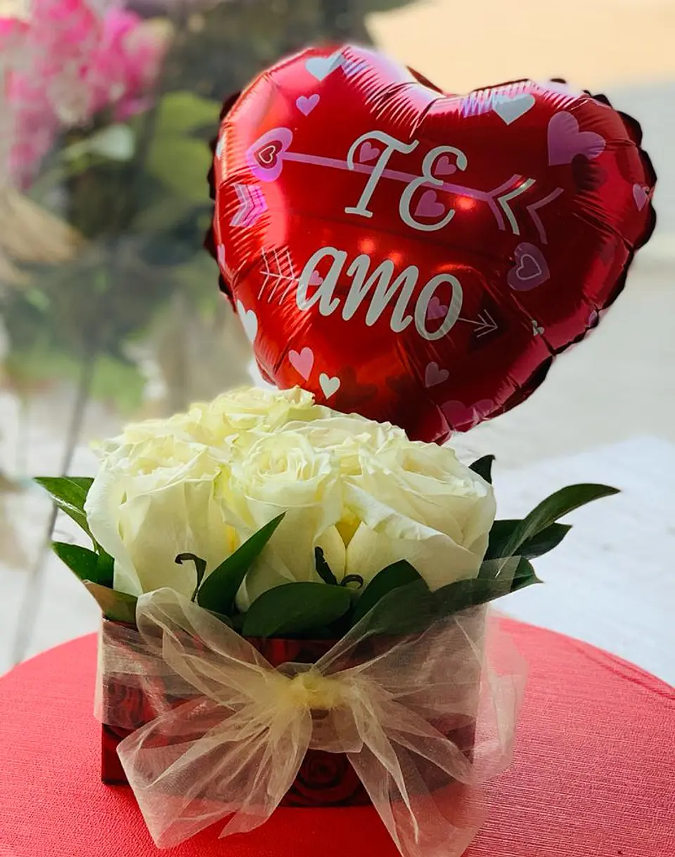 Corazón de 6 Rosas Ecuatorianas  1