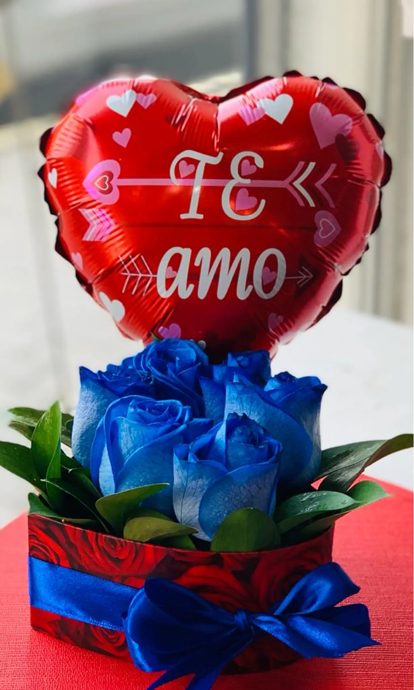 Corazón de 6 Rosas Ecuatorianas  2