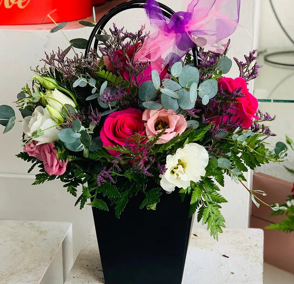 Arreglo de Rosas y mini Rosas 1