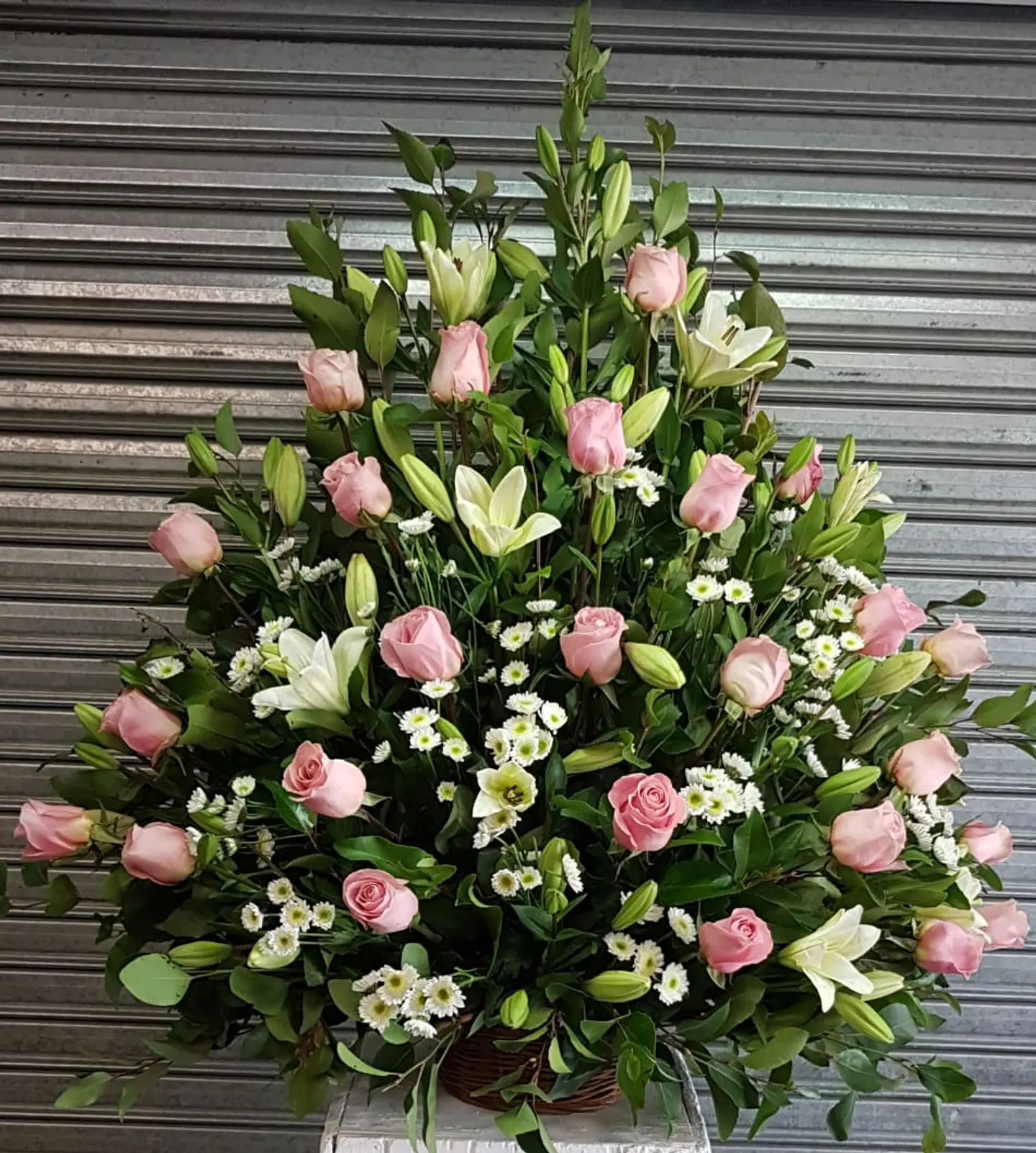 Arrimo Rosas Rosadas y Lilium 1