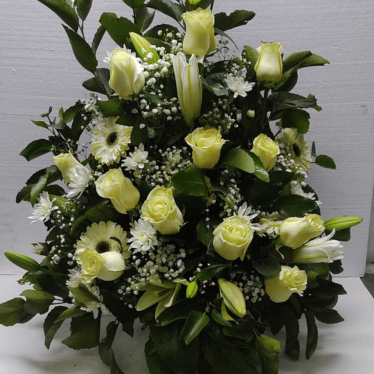 flores de laura - Flores a domicilio, flores de condolencias, enviar flores  a domicilio