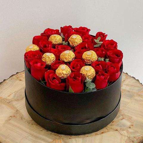 Caja Redonda de Rosas y Chocolates