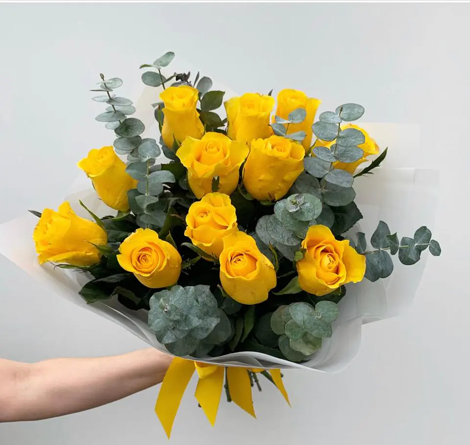 Ramo de 12 Rosas Ecuatorianas color Amarillo 1