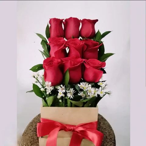 Arreglo de 9 Rosas Ecuatorianas