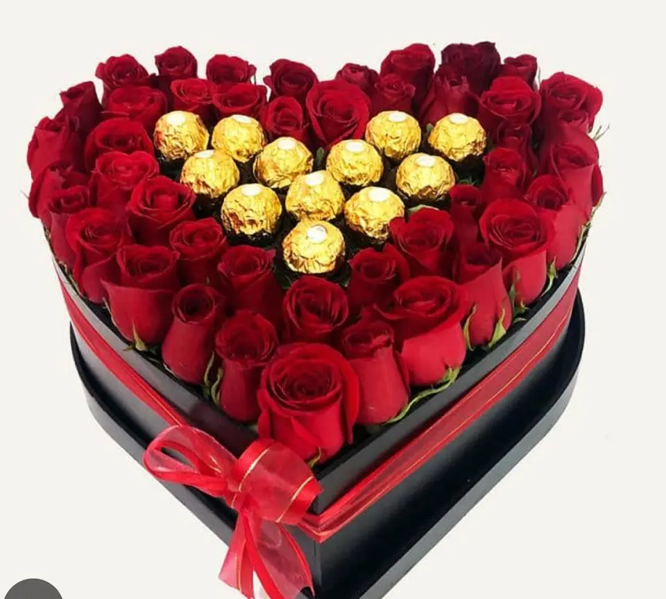 Corazon de 40 Rosas y Chocolates 1