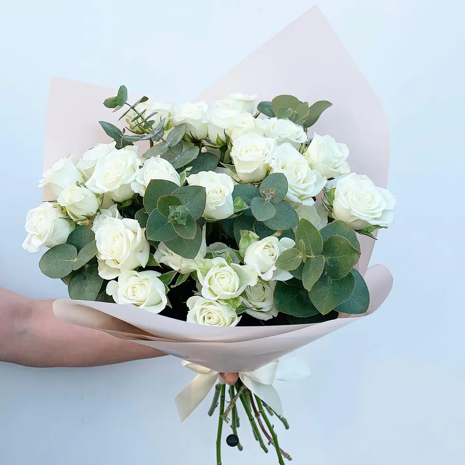 Ramo de Mini Rosas Blancas 1