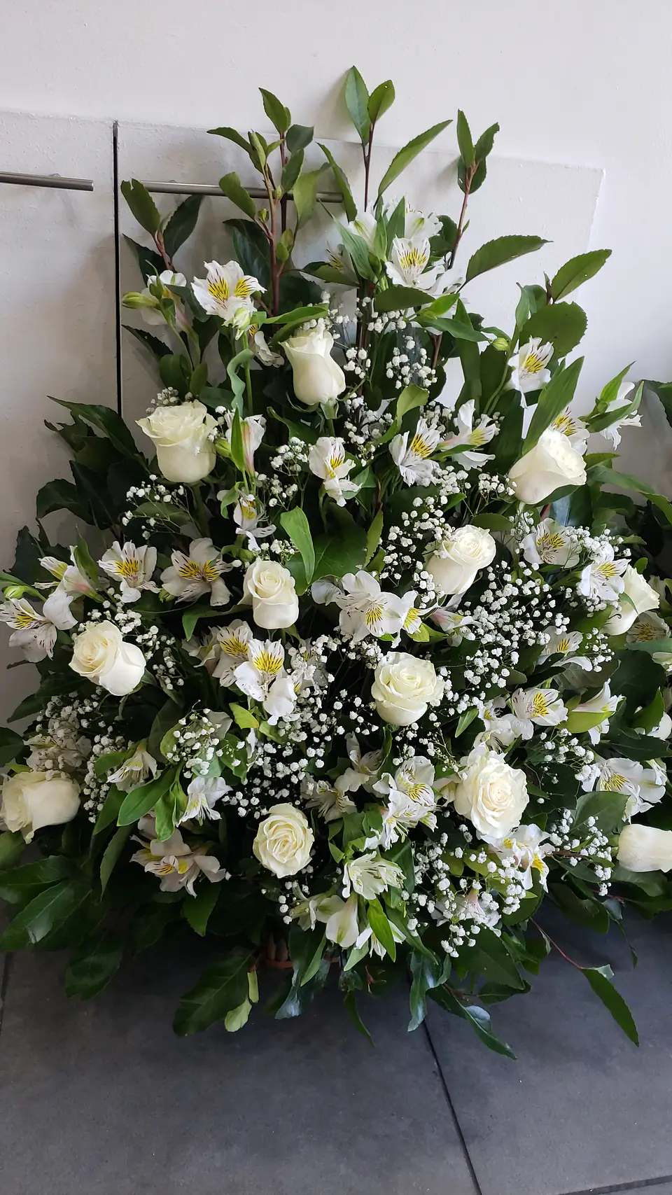Arrimo de 12 Rosas y Astromelias 1