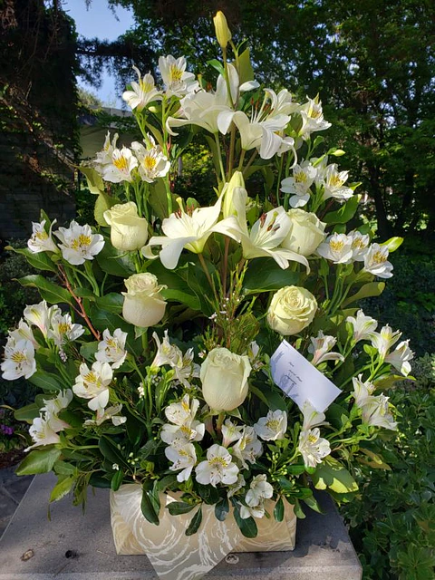 Arrimo de Astromelias y Rosas