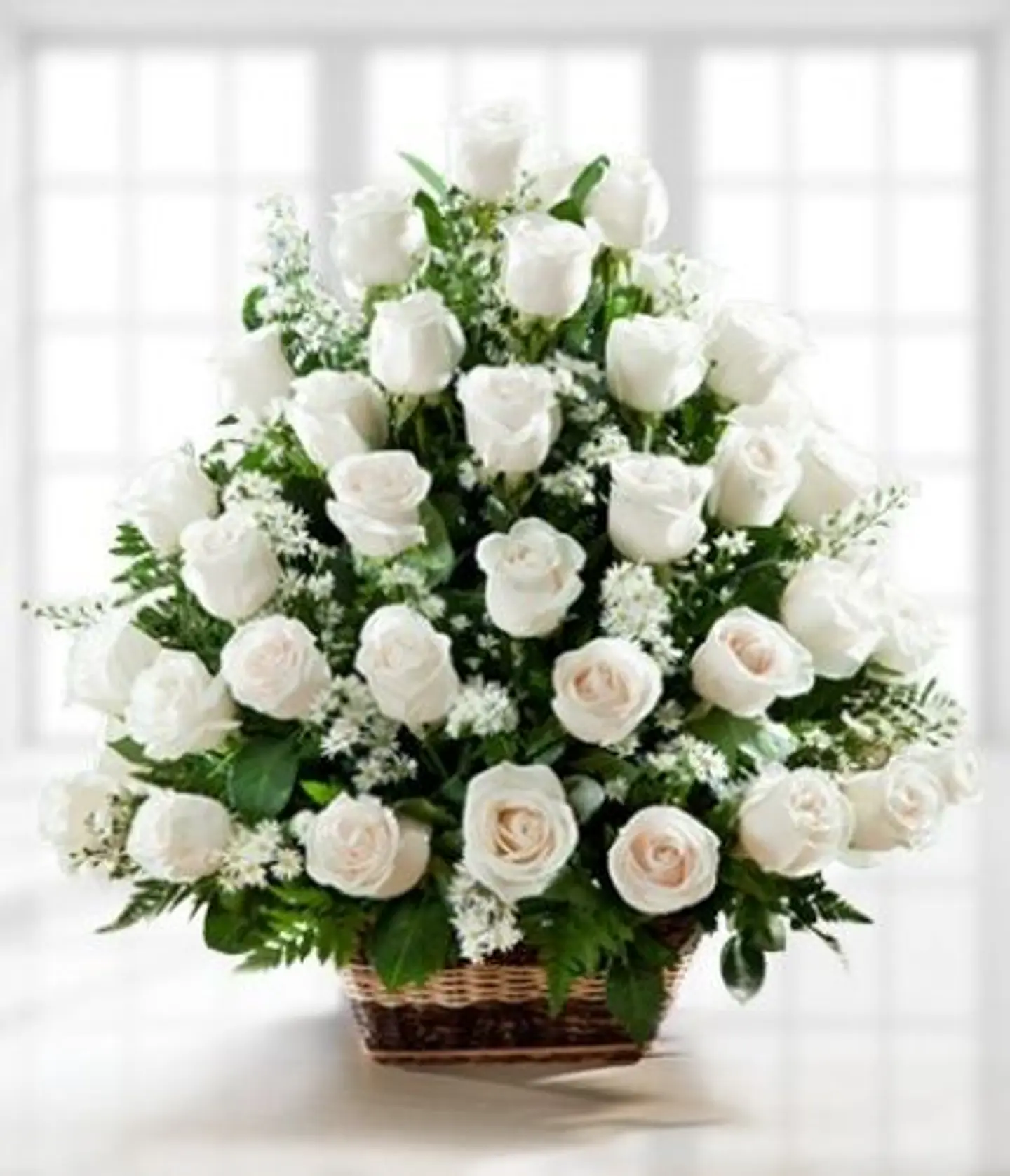 Canasto de 50 Rosas Blancas 1